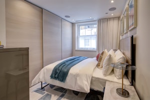 South Kensington High Life image 4