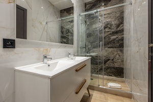 Riviera Royalty image 12