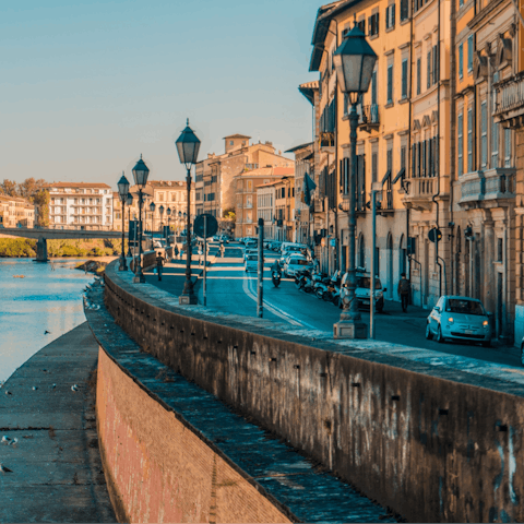 Drive to the picturesque town of Pisa in twenty minutes