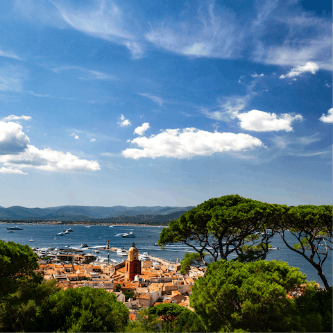 Reach the glitz and glam of Saint Tropez – a twenty-five-minute drive along the coast