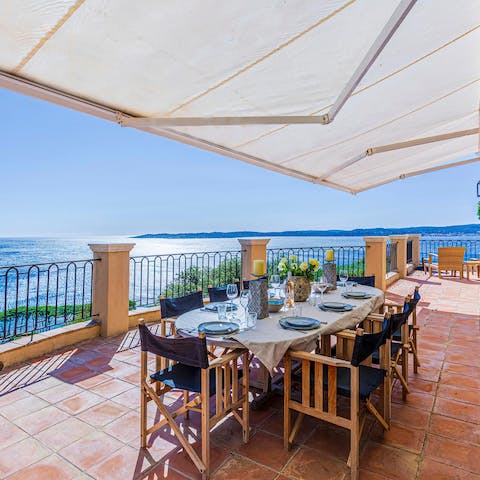 Relax into long lunches on the terrace with Saint Tropez in the background