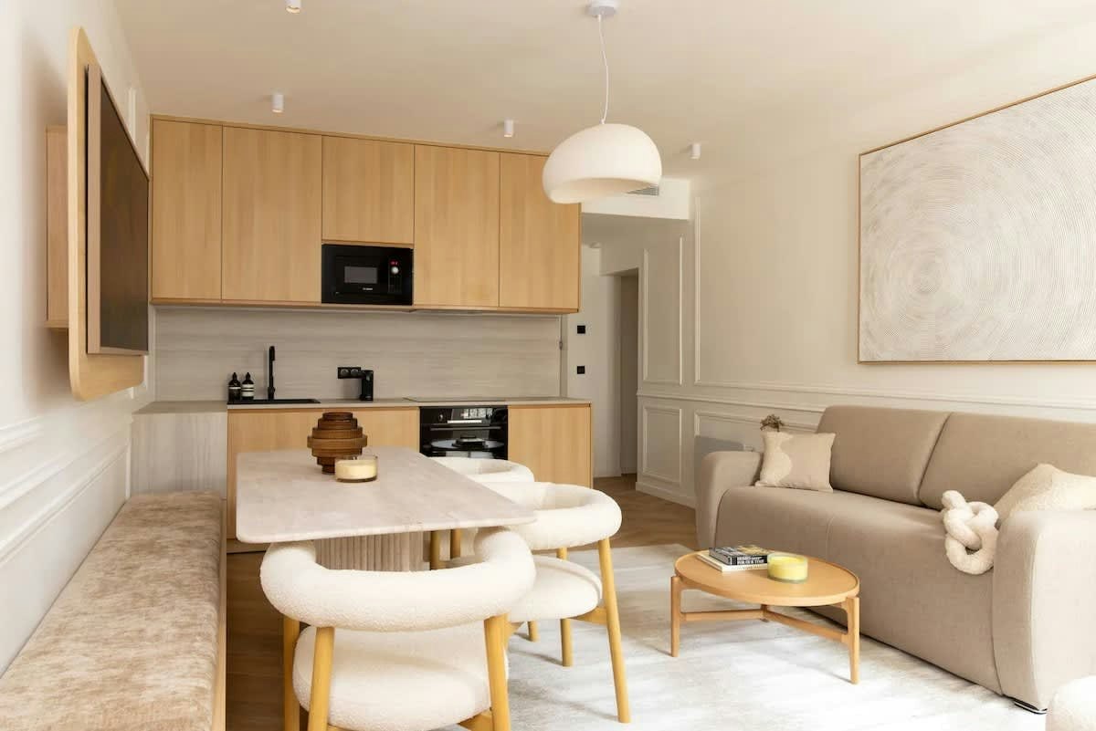 City of Light Retreat, Ile-de-France