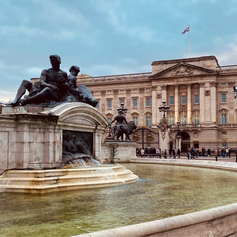 Stroll down to the iconic Buckingham Palace for a memorable day out