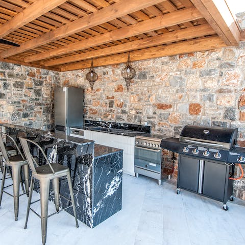 Create special memories cooking for friends and family in the outdoor kitchen – vista views included 