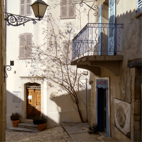 Explore the cobbled backstreets of picturesque Seillans, just 5km away