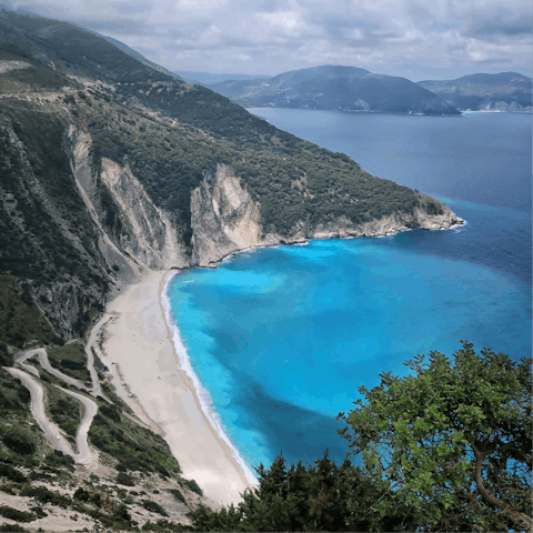 Discover the white sands and traditional tavernas of Kaminia Beach