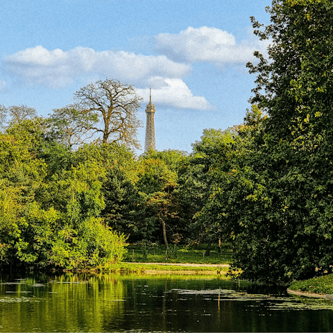 Begin your day with a stroll through neighbouring Bois de Boulogne