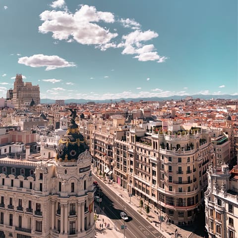 Explore Madrid on foot from this central spot, just five minutes from Recoletos Station