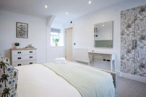 West Wales Hideaway image 6