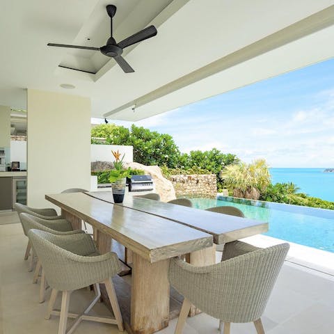 Dine all together while you enjoy the dreamy views of the pool and ocean