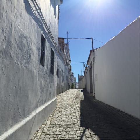 Visit Arcos de la Frontera which sits atop a rocky ridge, only eight kilometres away