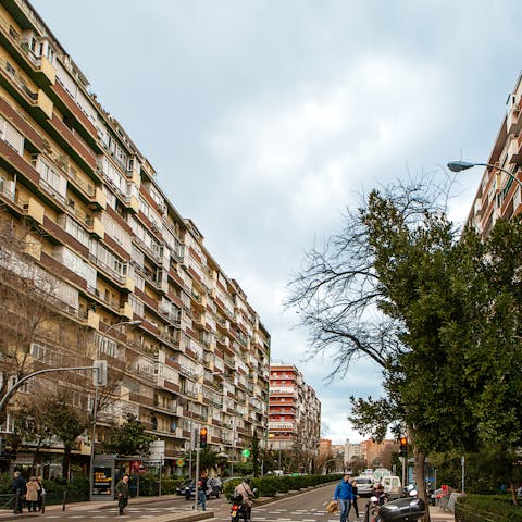 Stay in the quiet barrio of Quintana and explore parks and markets on your doorstep
