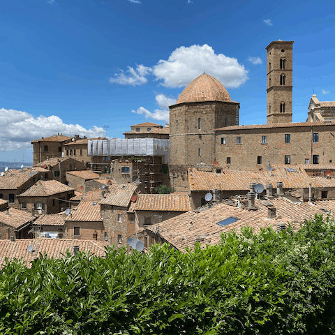 Drive to the walled mountaintop town Volterra in under half an hour