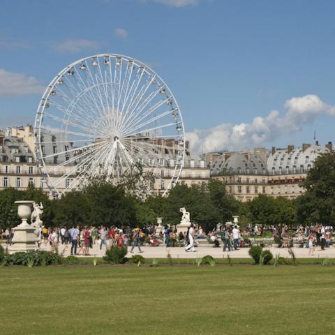 Picnic in the Tuileries Garden, reached in less than twenty minutes by foot