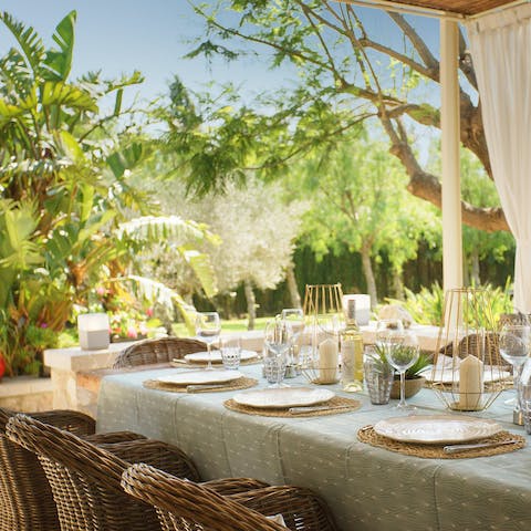 Dine alfresco against the gorgeous natural backdrop of the gardens 