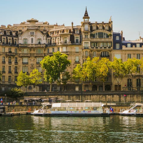 Begin your stay with a refreshing stroll alongside the Seine