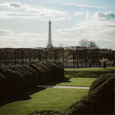 Visit the nearby Jardin des Tuileries