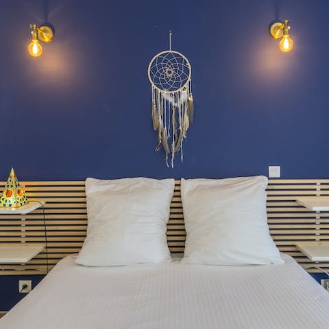 Get a good night's rest and have sweet dreams in the bedroom with it's dream catcher