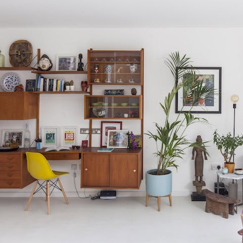 Fall in love with the mid century furniture 
