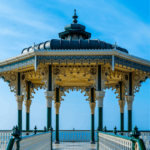 Explore the vibrant seafront of Brighton and Hove and find live music, open-air bars and a great atmosphere