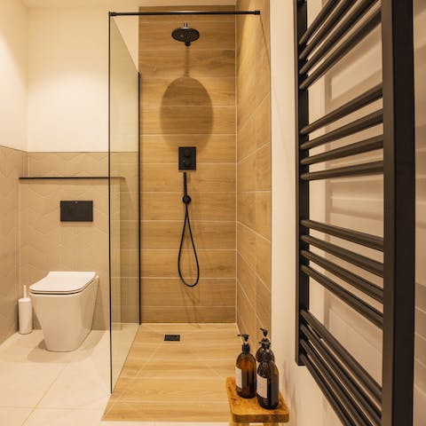 Feel rejuvenated after a relaxing rain shower, complete with luxurious toiletries