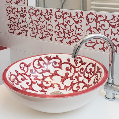 The patterned ceramic sink