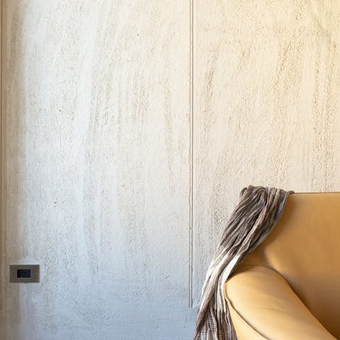 The textured walls