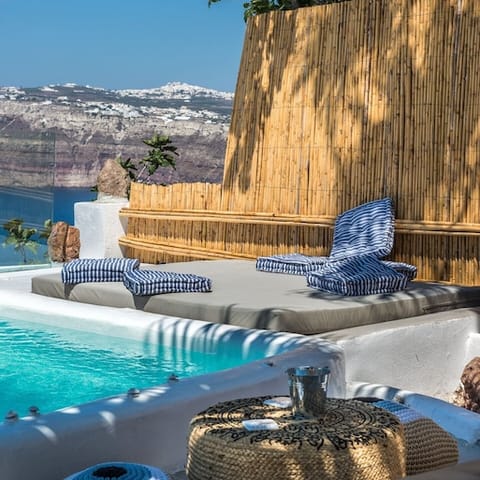 Relax in the warmth of the outdoor jacuzzi
