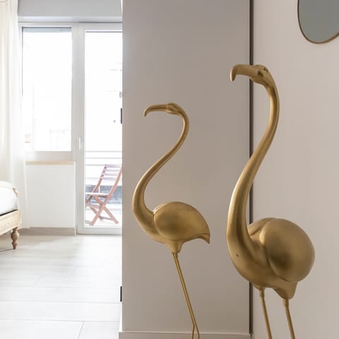 The golden flamingos