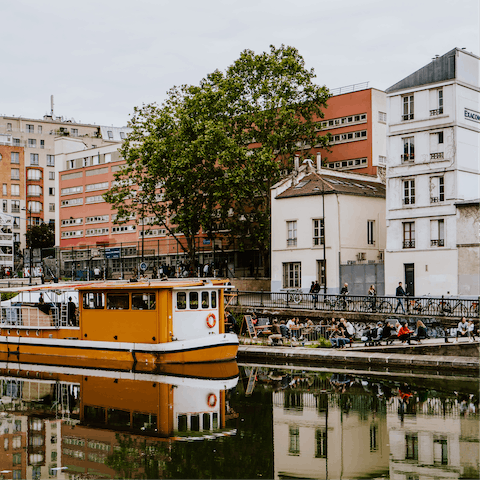 Take a romantic stroll along the nearby Canal Saint Martin