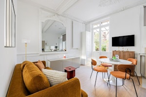 Charm of Paris image 12