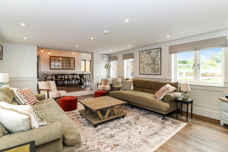 Chipperfield Charmer main image