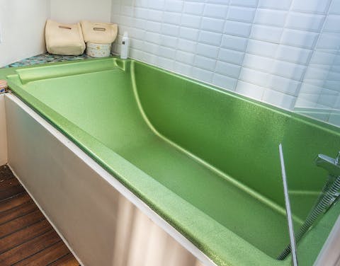An unusual green tub