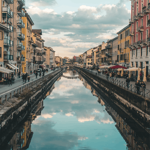 Explore the narrow streets and dreamy canals of the heart of Milan