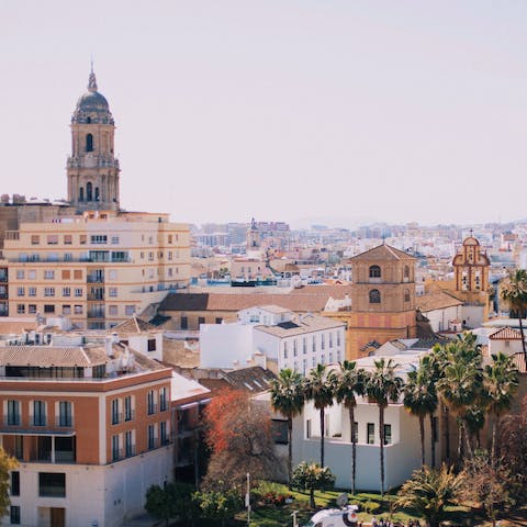 Discover the beautiful beaches and fascinating culture of Málaga