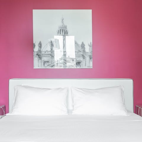 A hot pink accent wall
