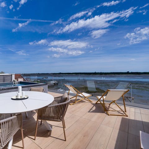 Relax on the deck chairs or dine alfresco at the outdoor dining space with beautiful sea views