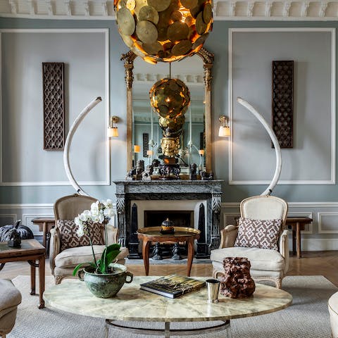 Feel positively aristocratic as you sip a glass of bubbly in the sumptuous living room