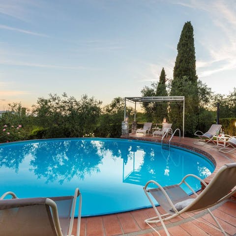 Guests thought the pool was a major highlight of this home and loved spending their days swimming and sunbathing.