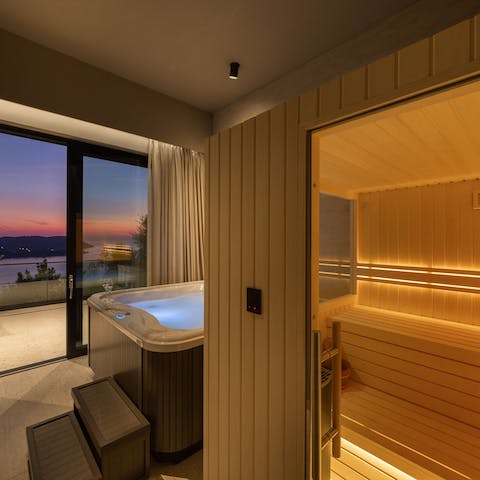 Detox with use of the private sauna and jacuzzi