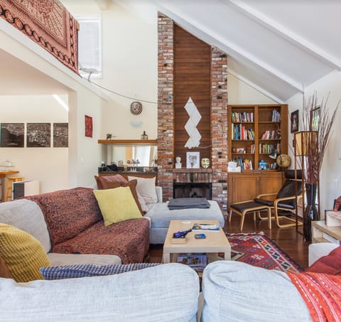 the high ceiling in the living room