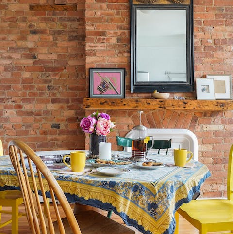 Sit down in the charming breakfast corner for your morning coffee 
