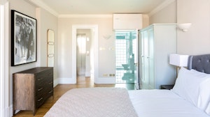 Durward Charm image 12