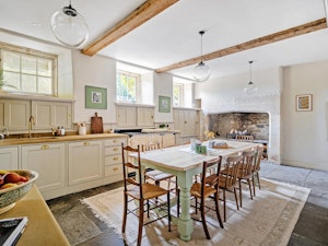 Stone Manor image 3