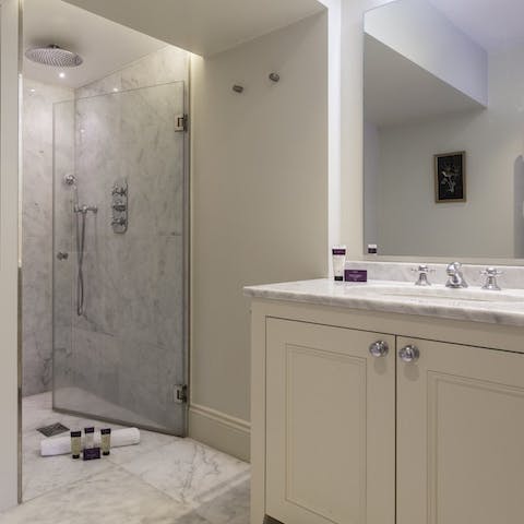 Get ready in the luxurious marble bathrooms before heading out for dinner in Belgravia