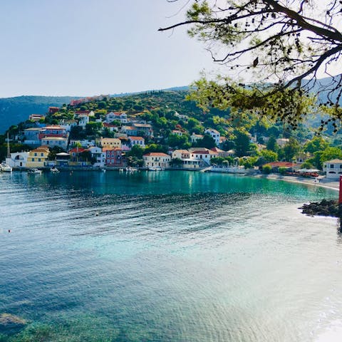 Enjoy your stay on Kefalonia, a short drive from the picturesque Kaminia Beach