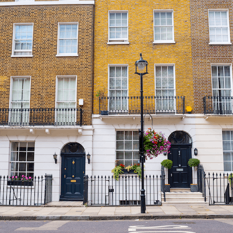 Take a walk through the streets of central London