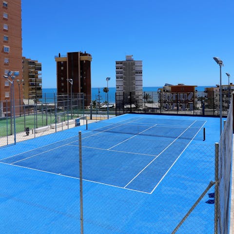 Enjoy a whole range of games and activities, including basketball and tennis