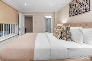 Holland Park Retreat image 5