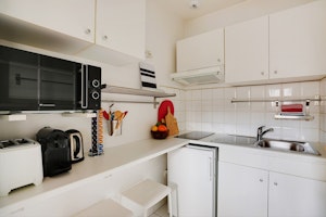 A Parisian Studio image 5